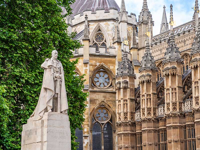 George V Statue
